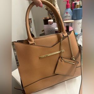 Steve Madden Tote Purse 👜 camel brown with gold fixtures and card holder